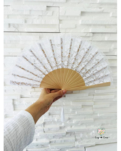 Eventail bois dentelle