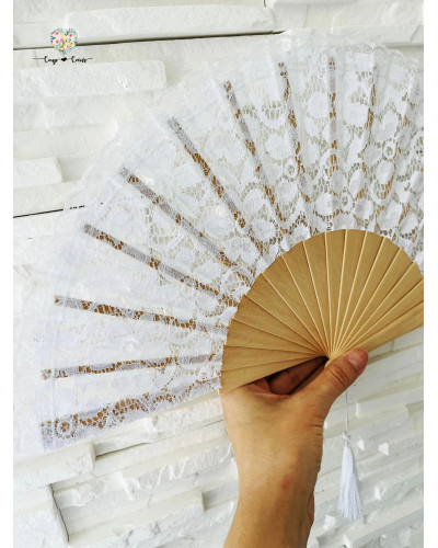 Eventail bois dentelle