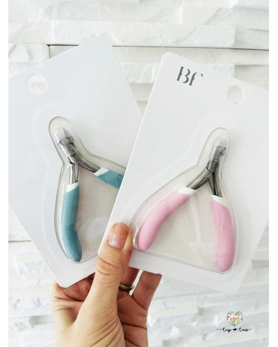 Pinces cuticules de précision