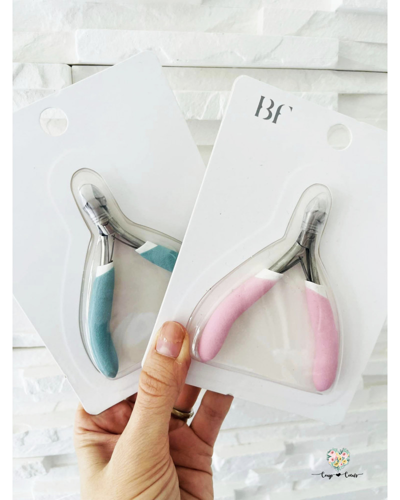 Pinces cuticules de précision